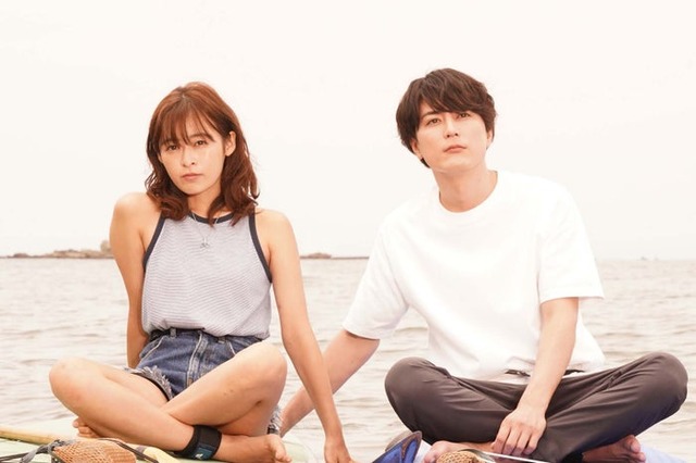 森七菜、間宮祥太朗「真夏のシンデレラ」より（C）フジテレビ