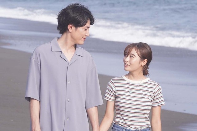 間宮祥太朗、森七菜「真夏のシンデレラ」最終話より（C）フジテレビ