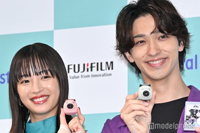 新製品発表会に出席した広瀬すず、横浜流星（C）モデルプレス