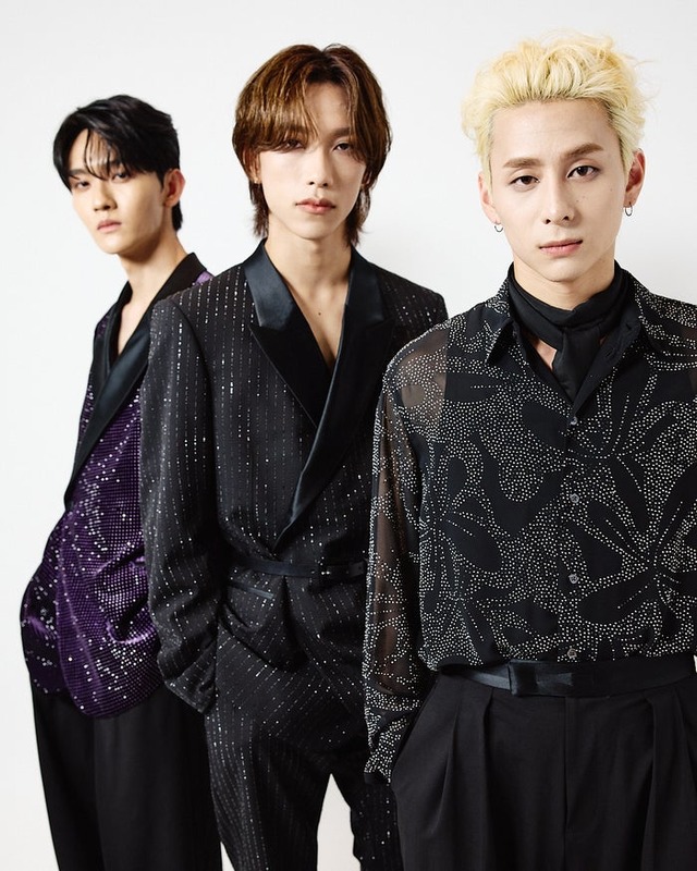 田島将吾、池崎理人、西洸人「エンポリオ アルマーニ24春夏ウィメンズコレクションショー」より（提供写真）
