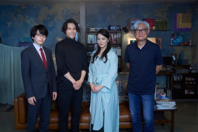 西畑大吾、松村北斗、仲間由紀恵、堤幸彦監督（C）テレビ朝日