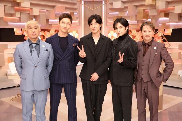 （左から）松本人志、チャンミン、ユンホ、中島健人、中居正広（C）フジテレビ