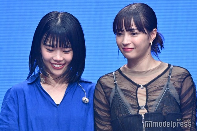 「キリエのうた」公開直前プレミアシアターライブイベントに出演したアイナ・ジ・エンド、広瀬すず（C）モデルプレス