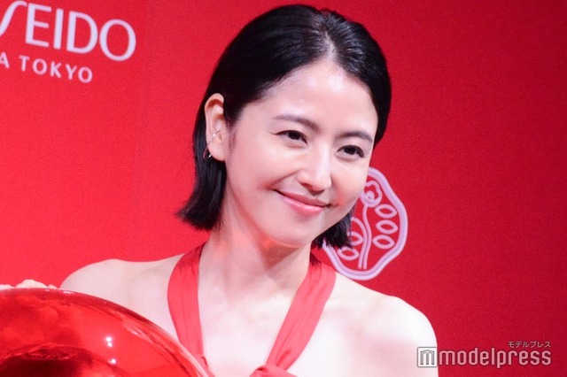 化粧品ブランドのイベントに登壇した長澤まさみ（C）モデルプレス