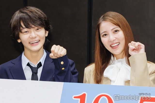 齋藤潤、石川恋（C）モデルプレス