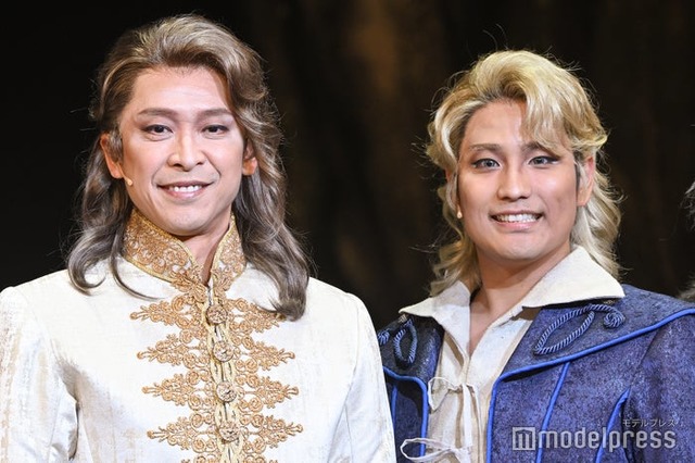 ブロードウェイミュージカル「キャメロット」初日前ご挨拶・フォトコールに出席した坂本昌行＆桐山照史（C）モデルプレス