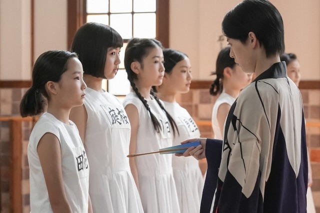澤井梨丘、木村湖音、小南希良梨、翼和希「ブギウギ」第6話（C）NHK