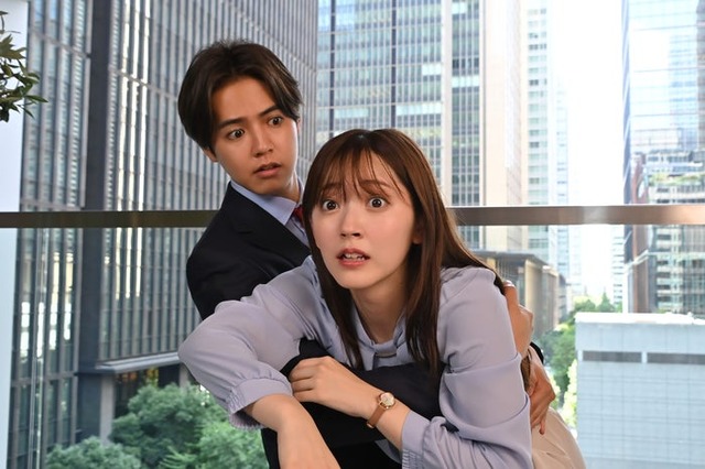 片寄涼太、鈴木愛理「推しが上司になりまして」第1話（C）「推しが上司になりまして」製作委員会