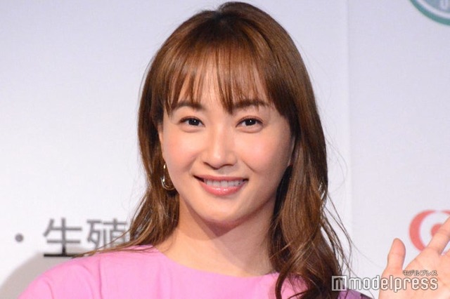 発表会に出席した藤本美貴（C）モデルプレス