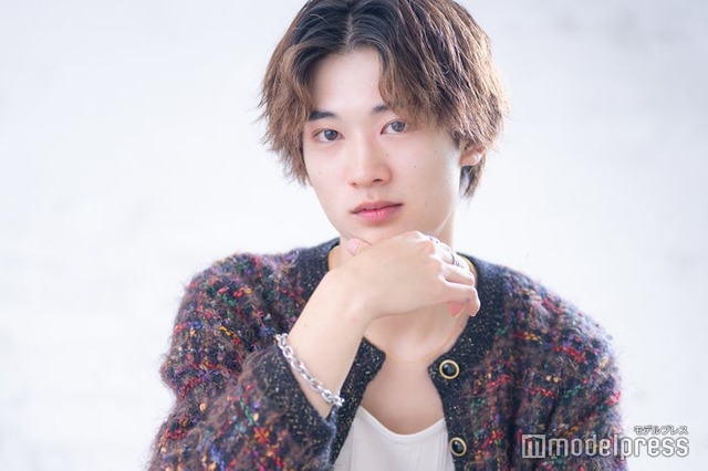 モデルプレスのインタビューに応じた岡部夏央さん（C）モデルプレス