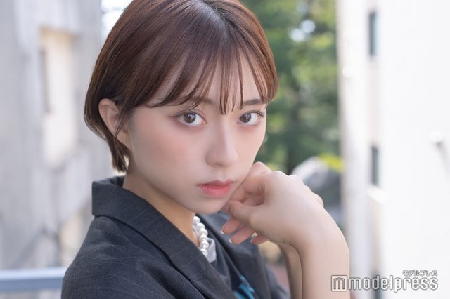 モデルプレスのインタビューに応じた小西莉々栞さん（C）モデルプレス