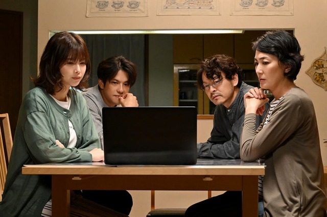 渡邉理佐、森崎ウィン、山中崇、板谷由夏「ブラックファミリア～新堂家の復讐～」第4話より（C）読売テレビ