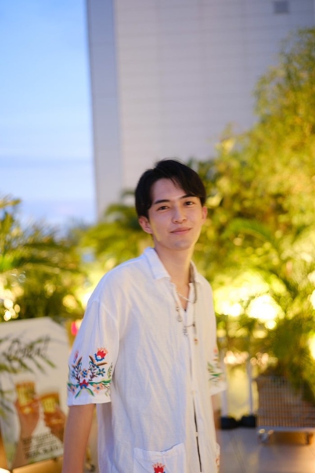 モデルプレスのインタビューに応じた鈴木健史さん（提供写真）