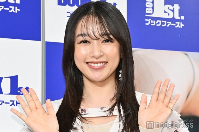 「桜井日奈子2024カレンダーブック」発売記念イベント前の囲み取材に応じた桜井日奈子（C）モデルプレス