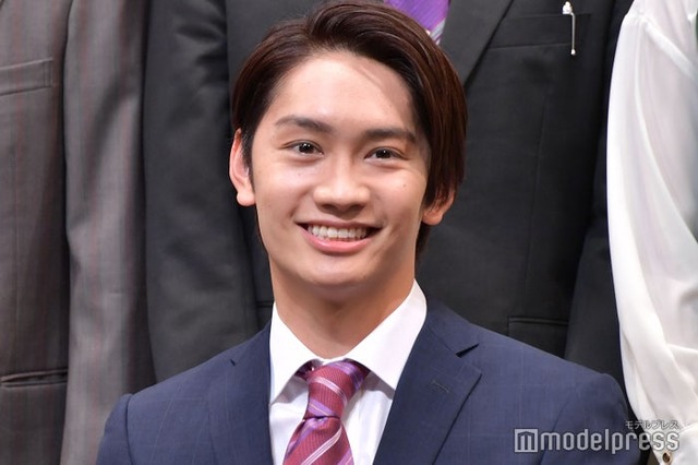 前日にオリックスが日本一連覇逃すも笑顔で登場した藤原丈一郎（C）モデルプレス