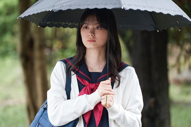 紺野彩夏（C）右腹／集英社・「君が死ぬまであと100 日」製作委員会