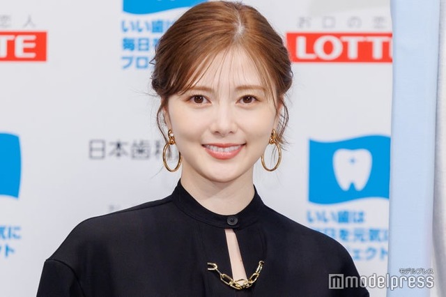 「ベストスマイル・オブ・ザ・イヤー2023」を授賞した白石麻衣（C）モデルプレス