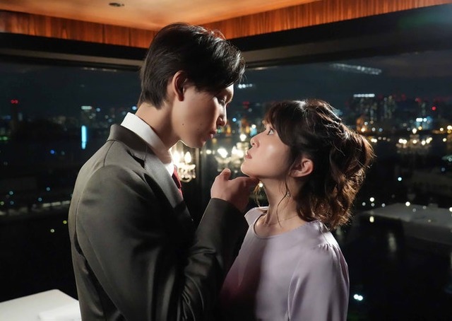 堀夏喜、佐津川愛美「サブスク不倫」第1話より（C）「サブスク不倫」製作委員会・MBS