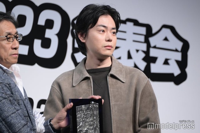 「第40回ベストジーニスト2023」授賞式に登壇した菅田将暉（C）モデルプレス
