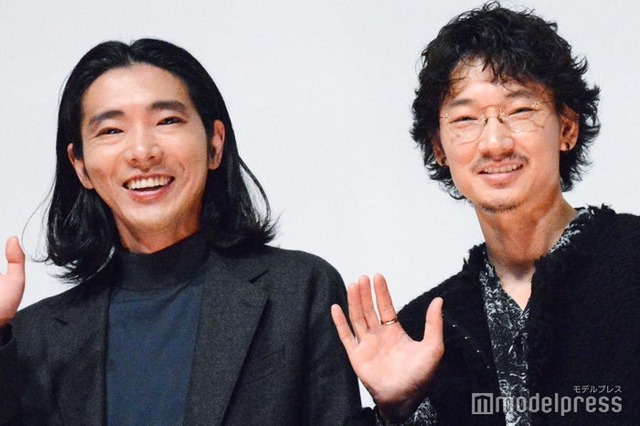 映画『花腐し』の公開記念舞台挨拶に登壇した柄本佑、綾野剛（C）モデルプレス