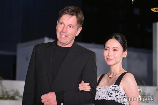 ティロ・フェヒナー氏、中谷美紀（C）モデルプレス