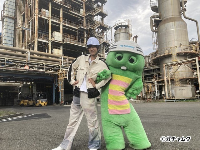 阿部亮平、ガチャピン（C）フジテレビ