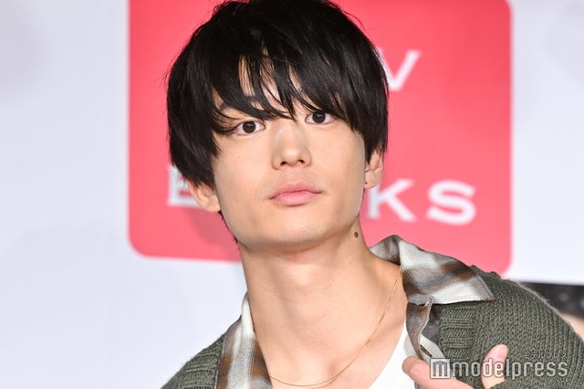 「伊藤健太郎カレンダー2024」の発売記念会見に出席した伊藤健太郎（C）モデルプレス