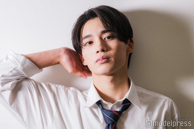 モデルプレスのインタビューに応じた伊藤航さん（C）モデルプレス