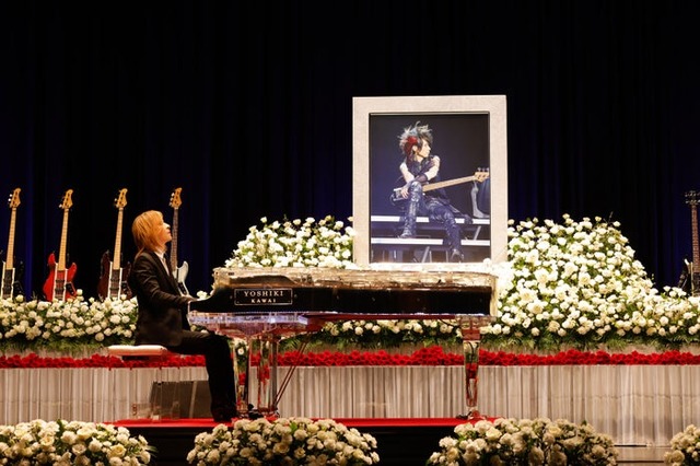 YOSHIKI「HEATH お別れ会-献花式 HEATH Farewell & Flower Offering Ceremony」
