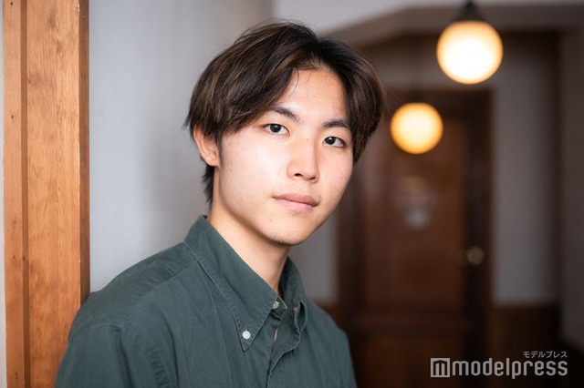 モデルプレスのインタビューに応じた古瀧颯さん（C）モデルプレス