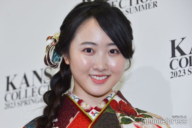ロングヘアの本田望結（C）モデルプレス