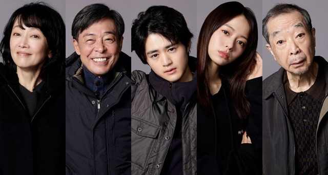 （左から）麻生祐未、光石研、鈴鹿央士、山本舞香、綾田俊樹（C）「闇バイト家族」製作委員会