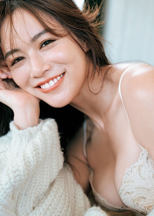 石井里奈（C）前康輔／集英社