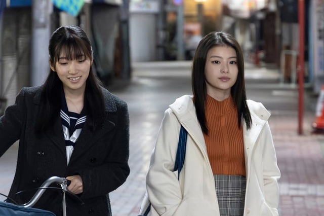 片岡凜、出口夏希（C）フジテレビ