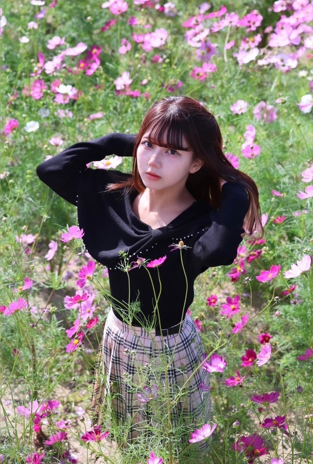 モデルプレスのインタビューに応じた赤松江莉果さん（提供写真）