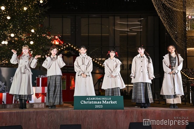 『AZABUDAI HILLS CHRISTMAS MARKET 2023』のオープニングセレモニーに出席したLittle Glee Monster（左から）かれん、MAYU、ミカ、アサヒ、結海、miyou（C）モデルプレス