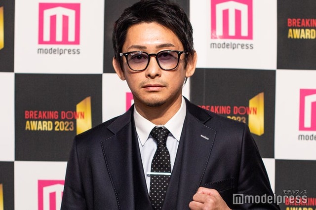 モデルプレスのインタビューに応じた啓之輔（C）モデルプレス