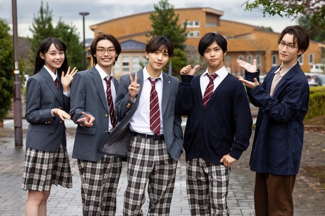 林芽亜里、檜山光成、中村嶺亜、菅田琳寧、渡辺翔太（C）八寿子／小学館／「先生さようなら」製作委員会