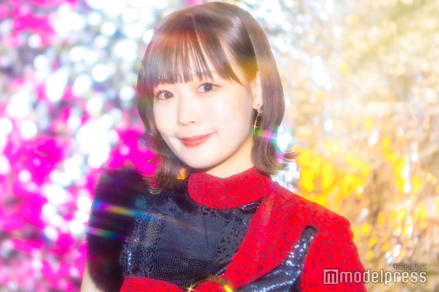 モデルプレスのインタビューに応じた上杉真央（C）モデルプレス