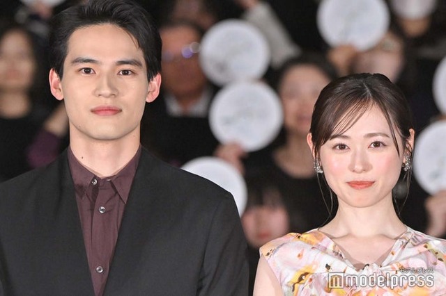 「あの花が咲く丘で、君とまた出会えたら。」の大ヒット御礼舞台挨拶に登壇した水上恒司、福原遥（C）モデルプレス