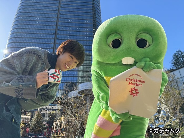 （左から）阿部亮平、ガチャピン（C）フジテレビ