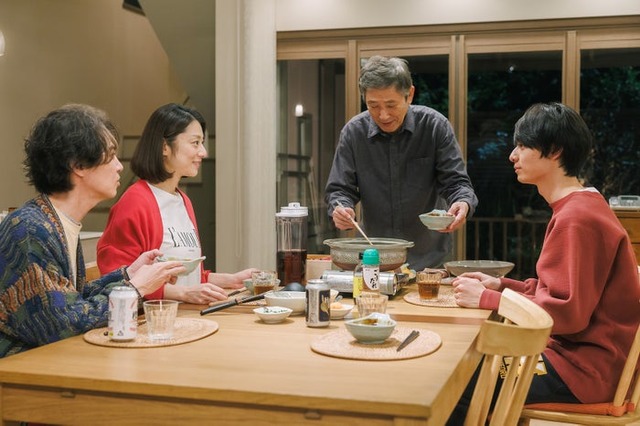 吉岡秀隆、小池栄子、小林薫、作間龍斗「コタツがない家」最終話より（C）日本テレビ