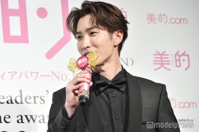 ステージにまだ居たいオーラを出す渡辺翔太（C）モデルプレス