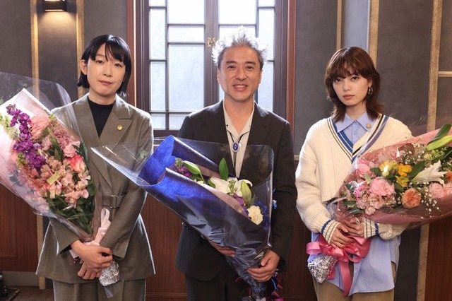 （左から）江口のりこ、ムロツヨシ、平手友梨奈（C）フジテレビ