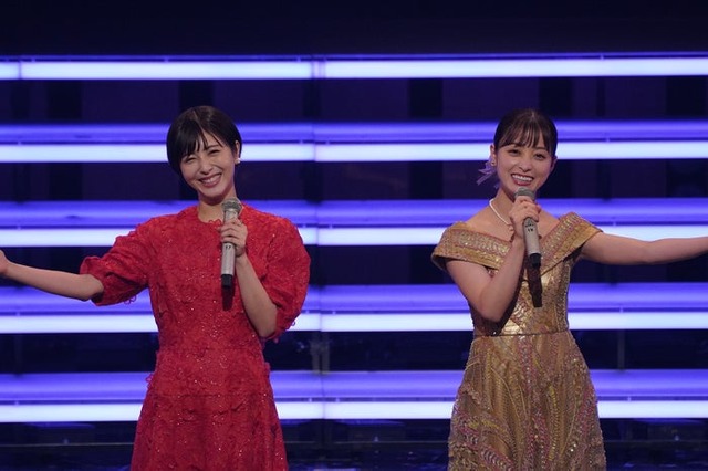 浜辺美波、橋本環奈「第74回NHK紅白歌合戦」（C）NHK