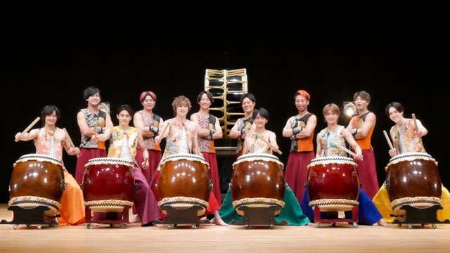 （後列左から）酒井智彬、渡辺隆寛、宇田翔馬、齋英俊、塩見岳大、尾関龍河（前列右から）美 少年／浮所飛貴、金指一世、佐藤龍我、藤井直樹、那須雄登、岩崎大昇（C）BSFUJI