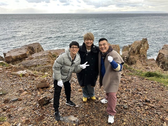 （左から）柴田英嗣、香取慎吾、山崎弘也（C）カンテレ