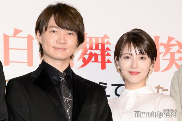 映画「ゴジラ-1.0」大ヒット御礼白黒舞台挨拶に出席した神木隆之介、浜辺美波（C）モデルプレス