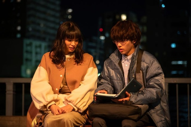 関水渚、末澤誠也「彼女と彼氏の明るい未来」第4話より（C）「彼女と彼氏の明るい未来」製作委員会・MBS