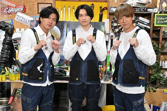 加藤シゲアキ、松村北斗、小山慶一郎（C）TBS